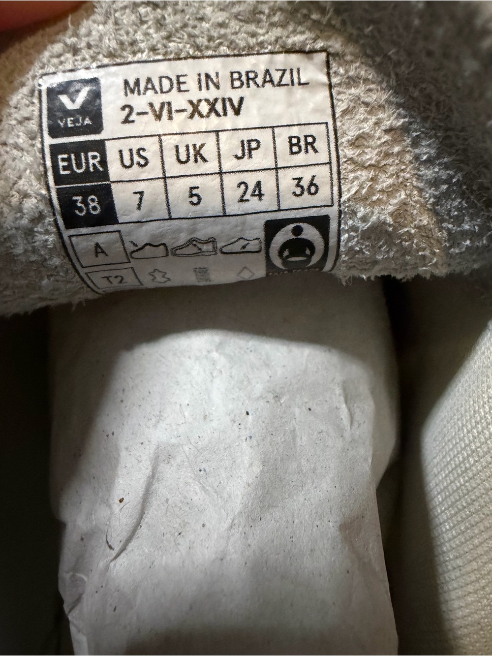 Veja White Leather Low-Top Sneakers - Picture 4 of 6